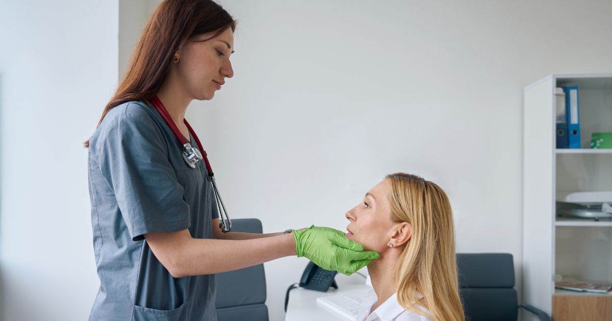 A Salathe Dental clinician performing a non-invasive salivary health test in West Linn, OR